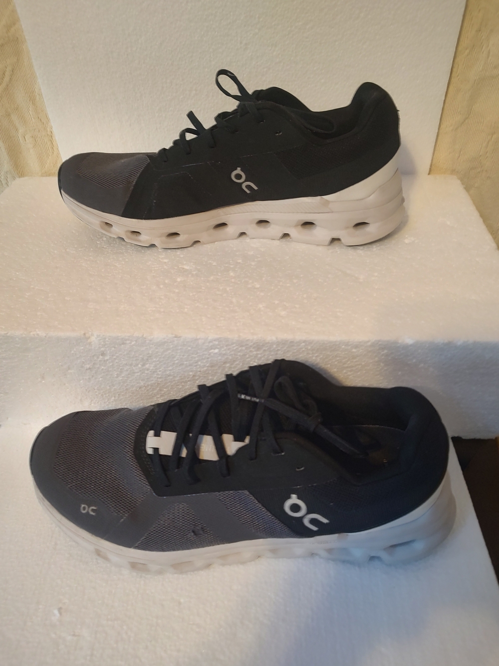 On Running Cloud Runner Black and Gray Sneakers Size 11.5 Slight Ding Left Sneak